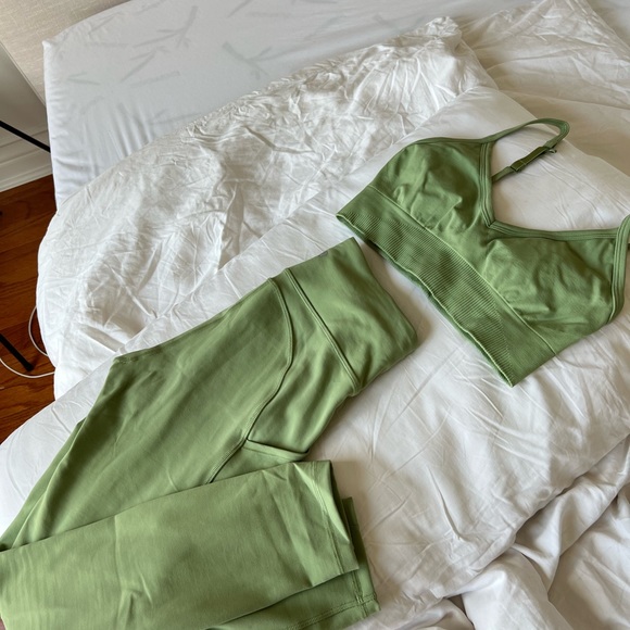 🦄🍀 Lululemon Invigorate High Rise Tight 25 and Bra sz 4 - Picture 1 of 11
